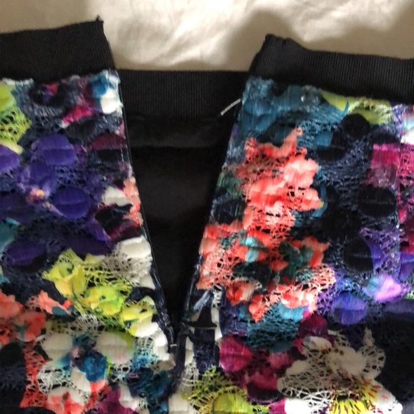 Beautiful skirt!Tahari. - Picture 4 of 8